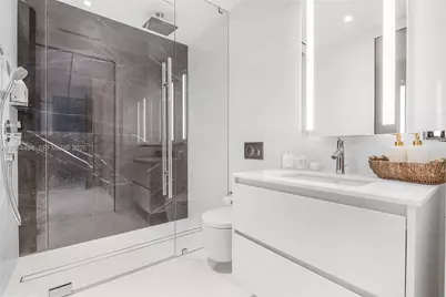 300 Biscayne Blvd Way #5104, Miami, FL 33131 - Photo 27