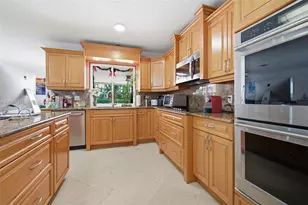 713 Diplomat Pkwy, Hallandale Beach, FL 33009 - Photo 13