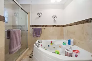 713 Diplomat Pkwy, Hallandale Beach, FL 33009 - Photo 29