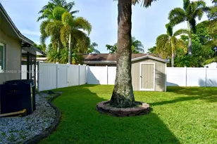 9820 NW 7th St, Pembroke Pines, FL 33024 - Photo 43