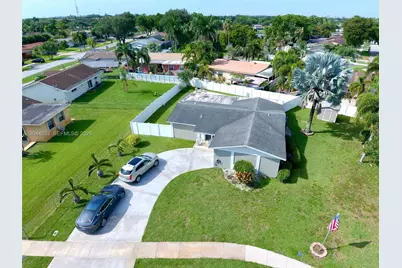 9820 NW 7th St #0, Pembroke Pines, FL 33024 - Photo 23