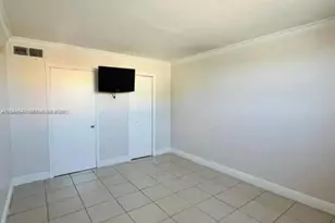 606 W 81st St, Hialeah, FL 33014 - Photo 5