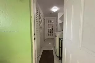 974 SE 1st St, Hialeah, FL 33010 - Photo 7