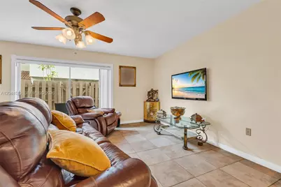 10857 NW 8th St, Pembroke Pines, FL 33026 - Photo 15