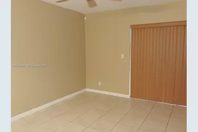 660 Tennis Club Dr #101, Fort Lauderdale, FL 33311 - Photo 9