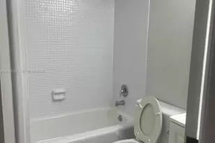 660 Tennis Club Dr, Fort Lauderdale, FL 33311 - Photo 25