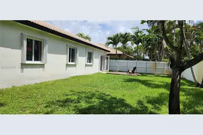 16507 NW 91st Ave, Miami Lakes, FL 33018 - Photo 29