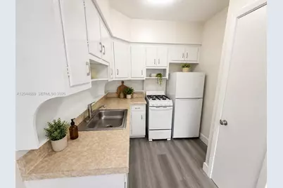 34 Madeira Ave #3, Coral Gables, FL 33134 - Photo 3