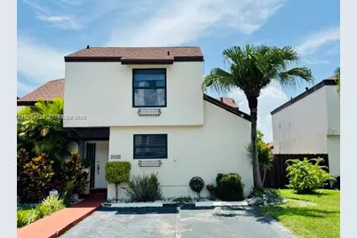 635 NW 97th Pl, Miami, FL 33172 - Photo 1