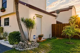 635 NW 97th Pl, Miami, FL 33172 - Photo 3