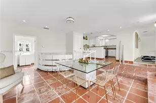 7500 W Treasure Dr, North Bay Village, FL 33141 - Photo 9