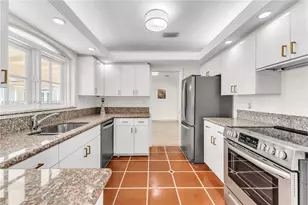 7500 W Treasure Dr, North Bay Village, FL 33141 - Photo 15