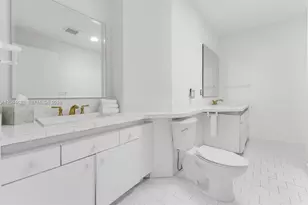 7500 W Treasure Dr, North Bay Village, FL 33141 - Photo 17