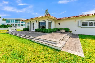 7500 W Treasure Dr, North Bay Village, FL 33141 - Photo 35