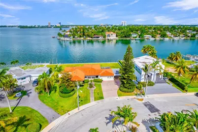 7500 W Treasure Dr, North Bay Village, FL 33141 - Photo 47