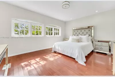 7500 W Treasure Dr, North Bay Village, FL 33141 - Photo 13
