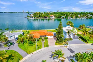 7500 W Treasure Dr, North Bay Village, FL 33141 - Photo 5
