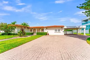7500 W Treasure Dr, North Bay Village, FL 33141 - Photo 39