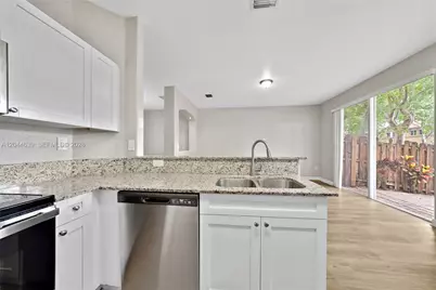 10709 NW 81st Ln, Doral, FL 33178 - Photo 13