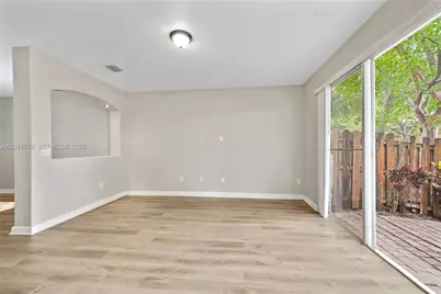 10709 NW 81st Ln, Doral, FL 33178 - Photo 7