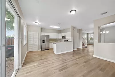 10709 NW 81st Ln, Doral, FL 33178 - Photo 9