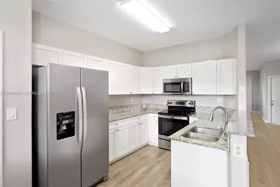 10709 NW 81st Ln, Doral, FL 33178 - Photo 11