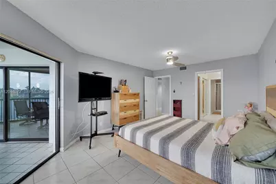 7250 Fairfax Dr #302, Tamarac, FL 33321 - Photo 5