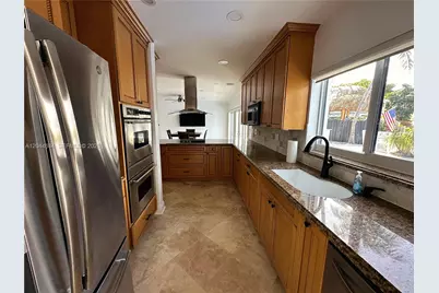 2445 SE 8th St, Pompano Beach, FL 33062 - Photo 15