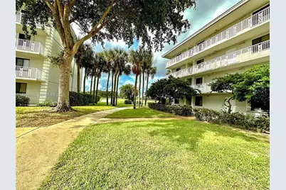 2621 Village Blvd #102, West Palm Beach, FL 33409 - Photo 17