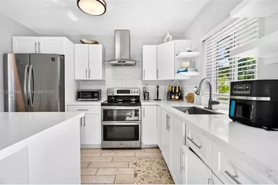 2012 N 31st Rd, Hollywood, FL 33021 - Photo 11
