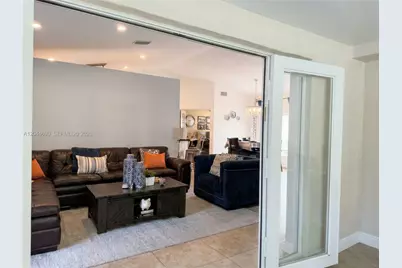 20776 NW 1st St, Pembroke Pines, FL 33029 - Photo 15