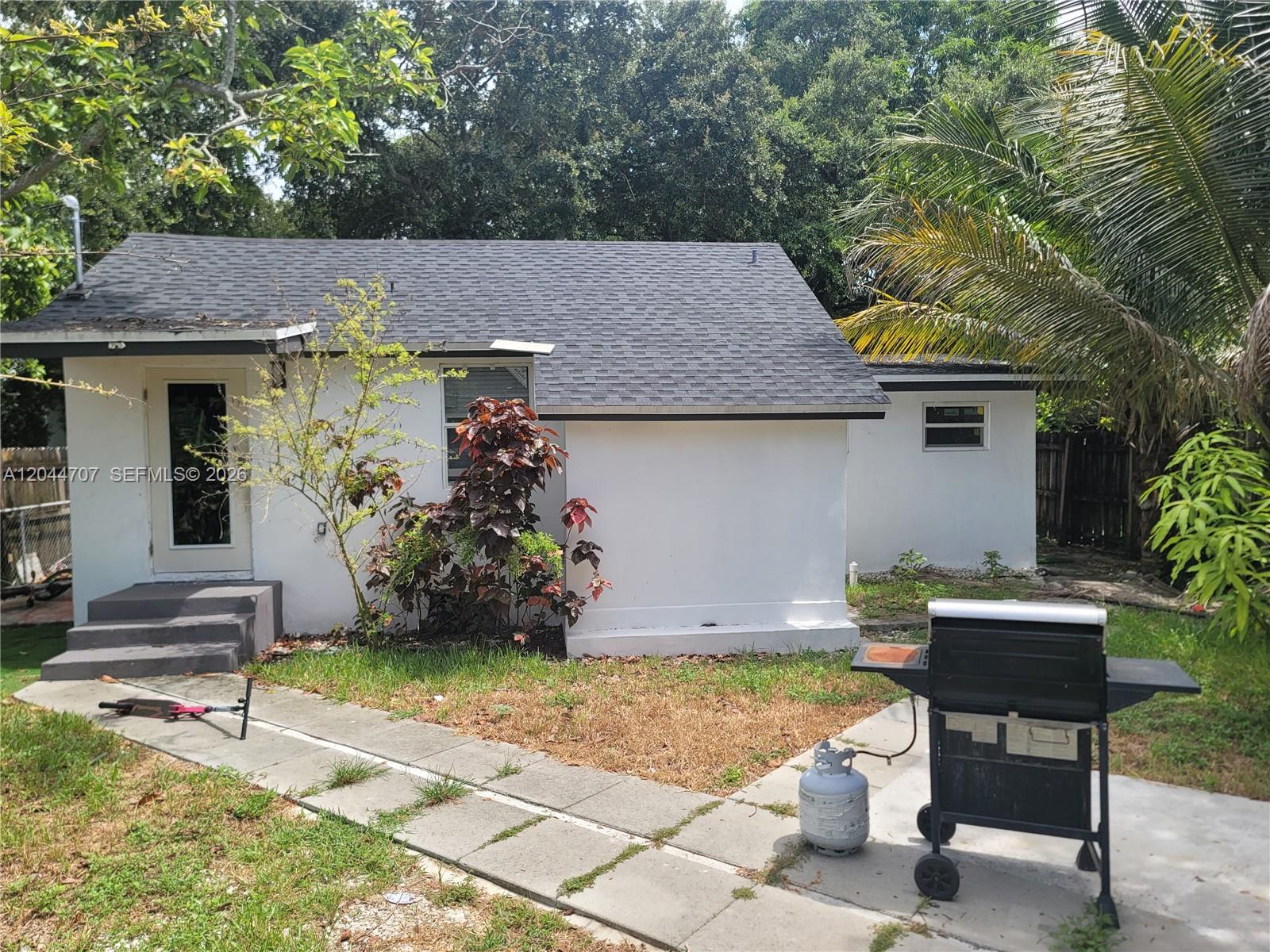 512 NW 96th St #B - 512 NW 96th St #B, Miami, FL 33150 Luxury Property | Jose Angel Pina