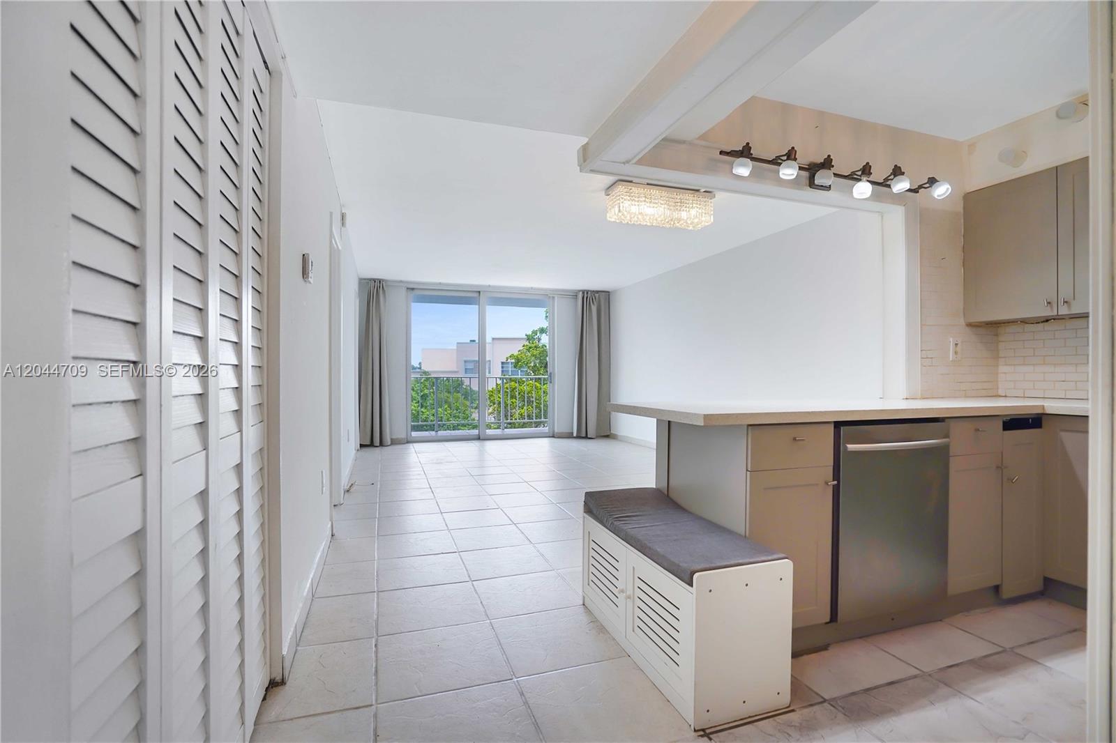 6900 Bay Dr #3H - 6900 Bay Dr #3H, Miami Beach, FL 33141 Luxury Property | Jose Angel Pina