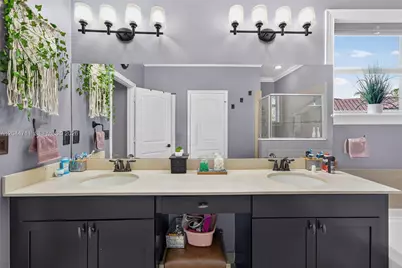 2135 NW 14th Ter, Homestead, FL 33030 - Photo 13