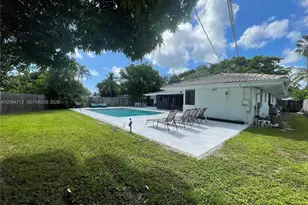 2115 Alamanda Dr, North Miami, FL 33181 - Photo 3