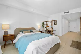 77 SE 5th St, Miami, FL 33131 - Photo 9
