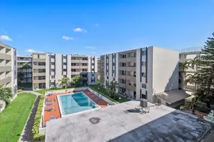 10090 NW 80th Ct, Hialeah Gardens, FL 33016 - Photo 13