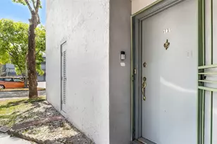 110 Fontainebleau Blvd, Miami, FL 33172 - Photo 17