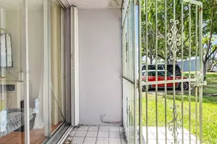 110 Fontainebleau Blvd, Miami, FL 33172 - Photo 21
