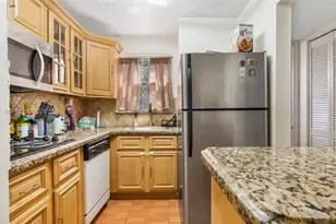 110 Fontainebleau Blvd, Miami, FL 33172 - Photo 7