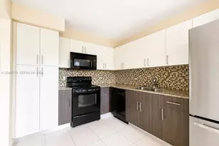 405 Lakeview Dr, Weston, FL 33326 - Photo 1