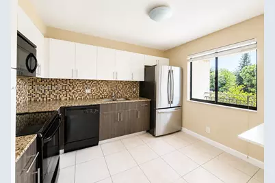 405 Lakeview Dr #202, Weston, FL 33326 - Photo 3