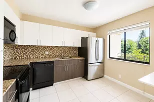 405 Lakeview Dr, Weston, FL 33326 - Photo 3