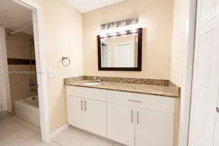 405 Lakeview Dr, Weston, FL 33326 - Photo 9