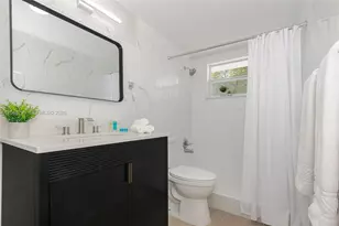 445 NE 195th St, Miami, FL 33179 - Photo 21