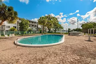 445 NE 195th St, Miami, FL 33179 - Photo 27