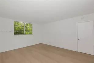 445 NE 195th St, Miami, FL 33179 - Photo 11