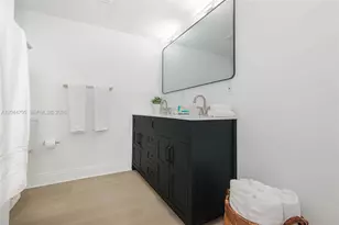 445 NE 195th St, Miami, FL 33179 - Photo 15