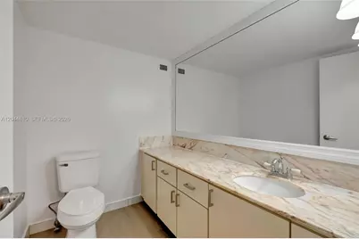 5401 Collins Ave #928, Miami Beach, FL 33140 - Photo 15