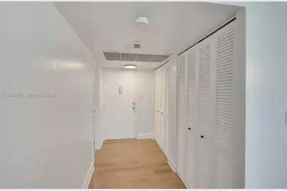5401 Collins Ave #928, Miami Beach, FL 33140 - Photo 17